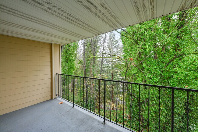 2BR, 1BA - 1,024 - Balcony