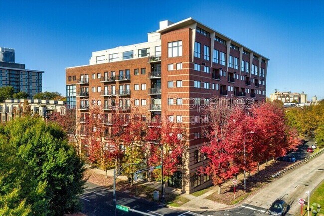 Building Photo - 715 N Church St Unit 614