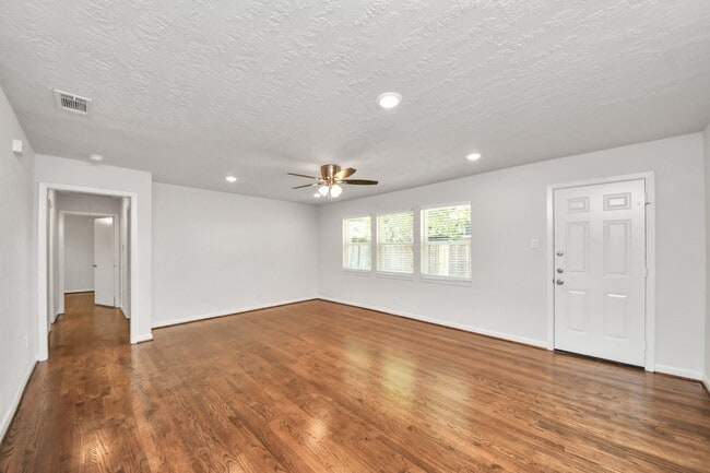 Photo - 5803 Darnell St