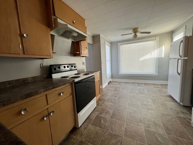 Building Photo - 812 7th Ave S Unit #1