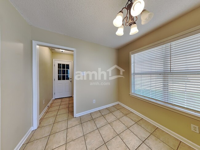 Photo - 1400 Pendulum Dr N