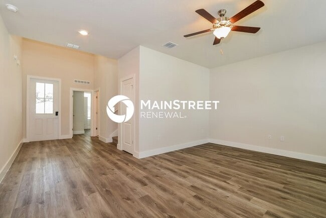 Photo - 4 Bedroom Pet-Friendly Home in Deland, FL with Main Street Renewal