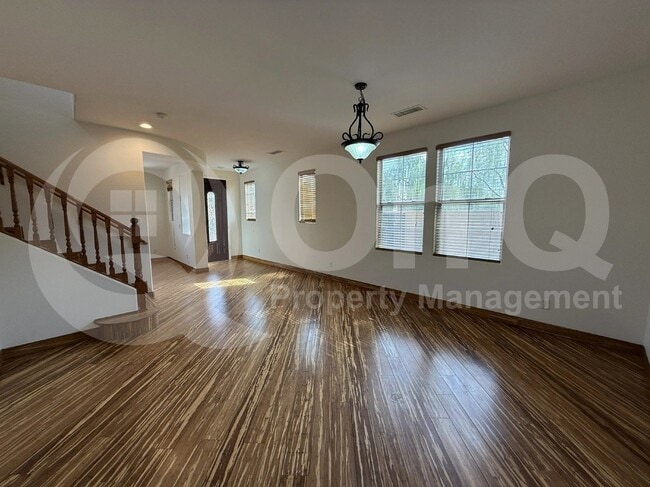 Photo - 1104 E Gail Dr