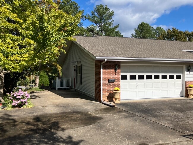 Photo - 151 Henry Sledd Rd Unit Apt A