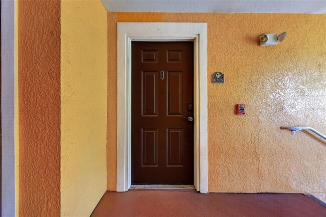 Photo - 5467 Vineland Rd Unit 6308
