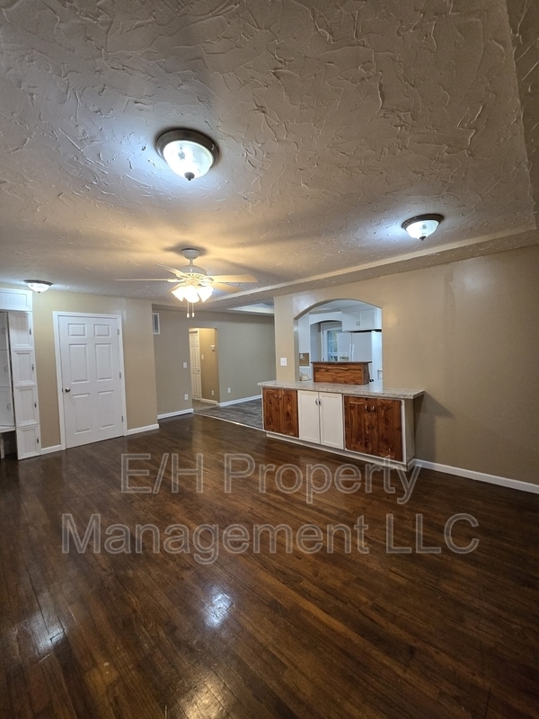 Photo - 635 N Andover Rd