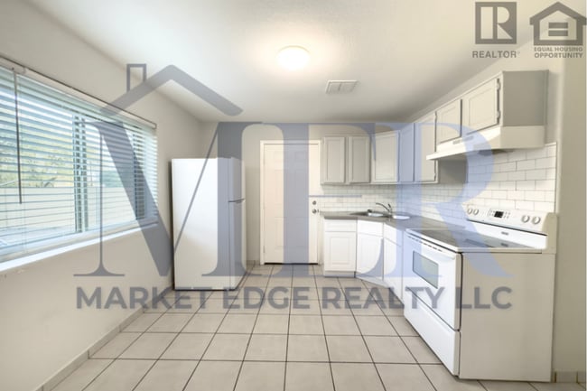 Building Photo - 1023 Unit 1023#A-1