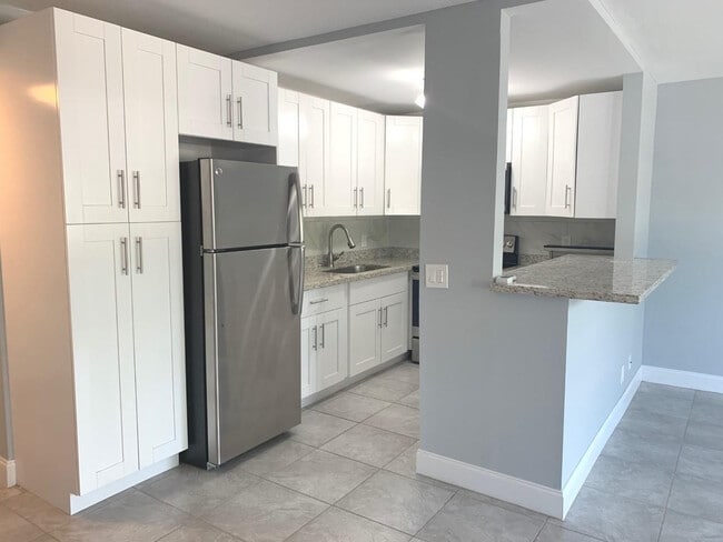 Building Photo - 4 Ventnor Dr Unit 4