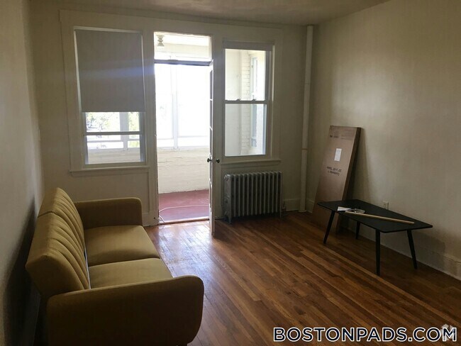 Building Photo - 1630 Commonwealth Ave Rental