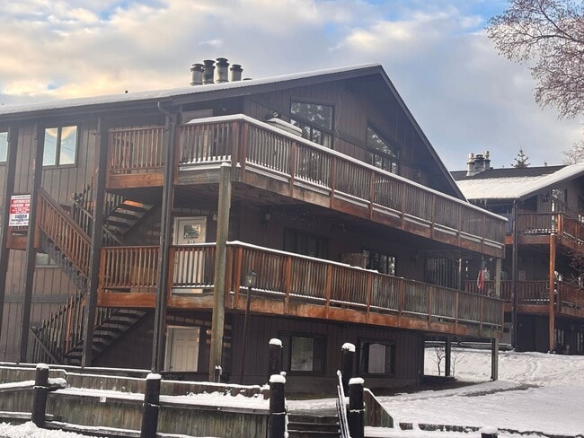 Building Photo - Two Bedroom East Anchorage Condo with Washer/Dryer Unit!