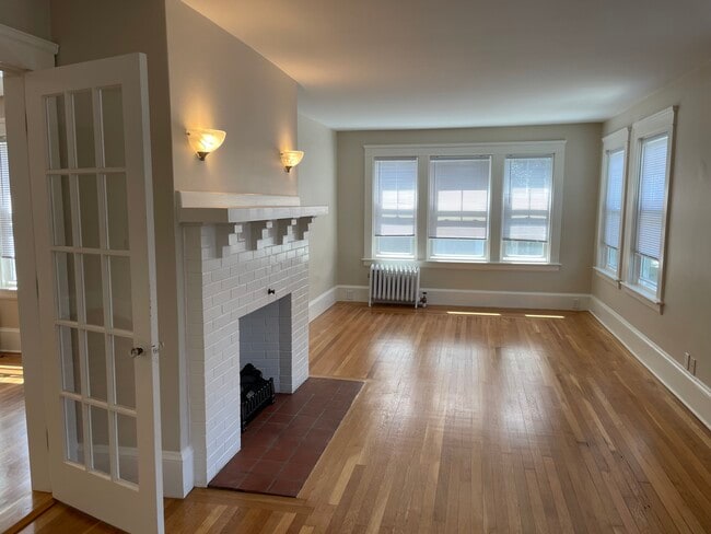 Building Photo - 19 E Manning St Unit Second Floor