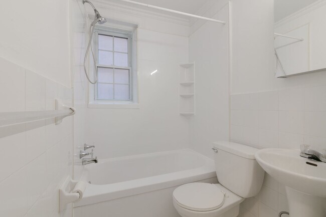 Photo - 2060 Rue du Fort Unit 10