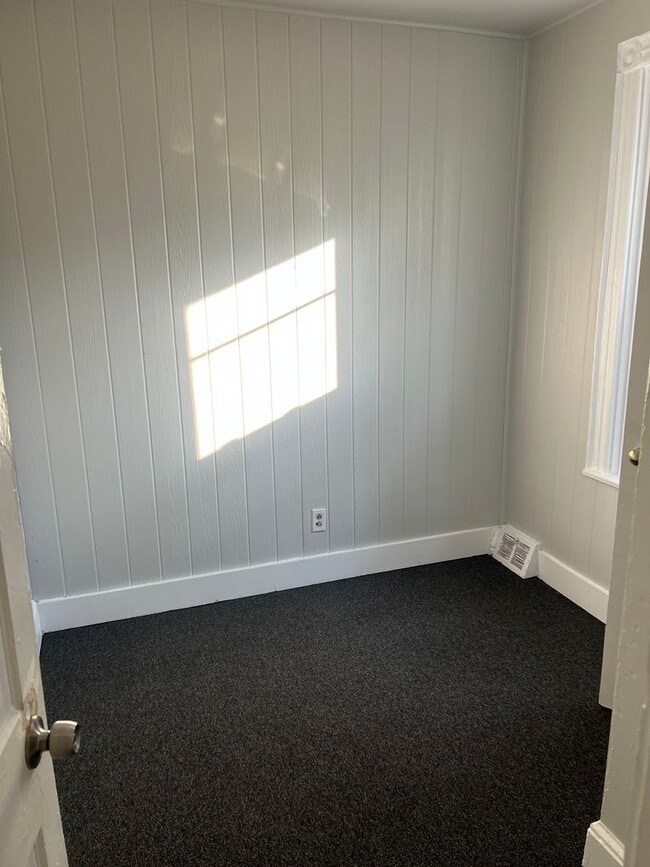 Photo - Lancaster City Large 4 bedroom