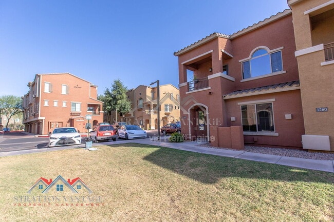 Photo - 240 W Juniper Ave