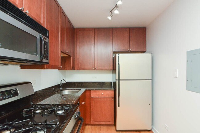 675 W Wrightwood Ave Unit 025
