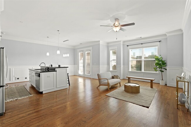 Building Photo - 2802 Morrison St Unit 206
