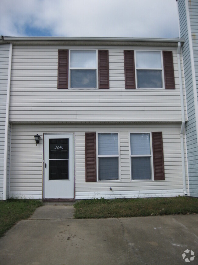 Building Photo - 2BR townhouse in the Western Branch area