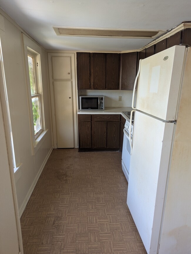 Photo - 106 W 5th St
