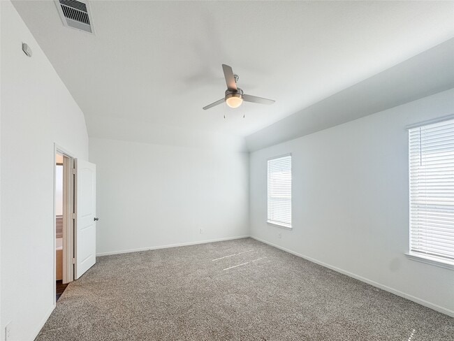 Building Photo - 519 Newcomb Holw Dr