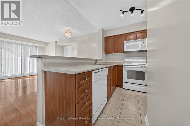 Photo - 7 Michael Power Pl Unit 908