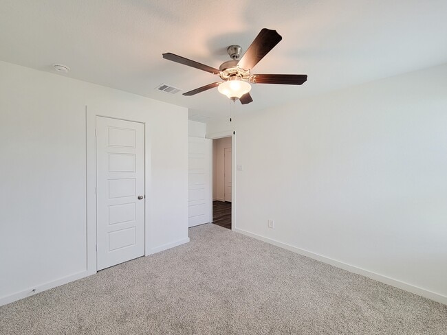 Photo - 1014 Star Grass Ln