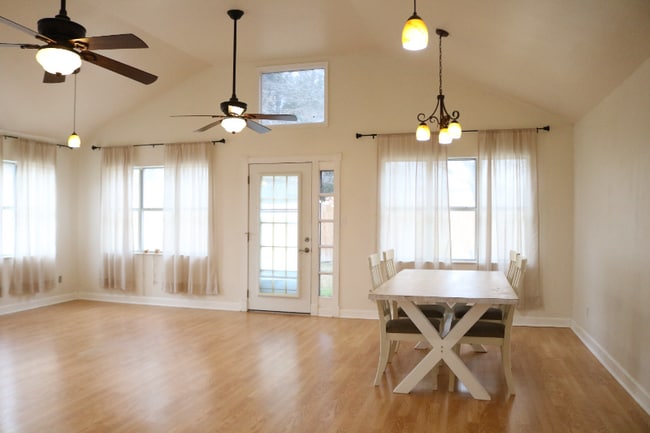 Photo - 7102 Moat Cove