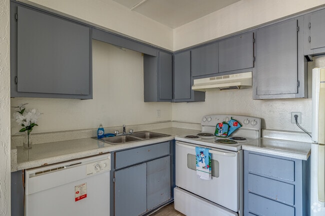 1BR, 1BA - 600SF