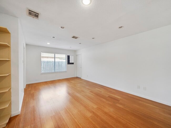 Photo - 1223 Bramblebury Dr