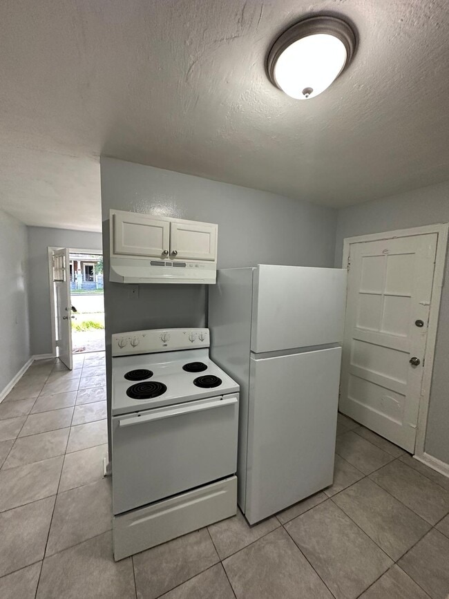 Photo - 1046 W 8th St