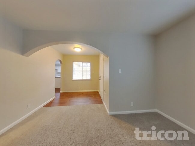 Photo - 304 Robert St