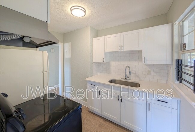 Photo - 3037 Imperial St