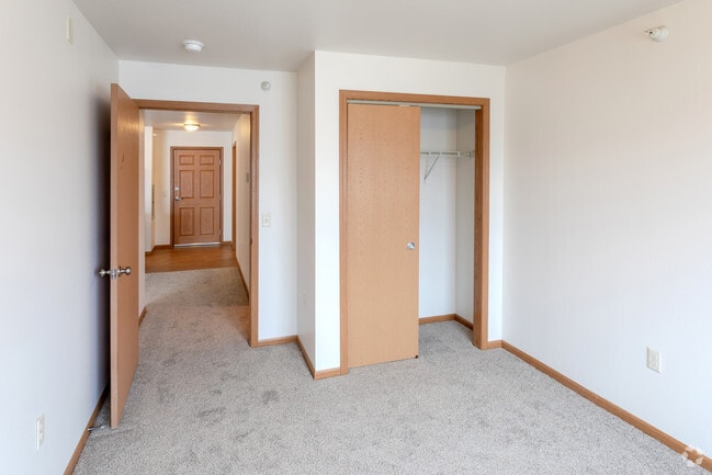 2BR, 2BA - 1054 SF