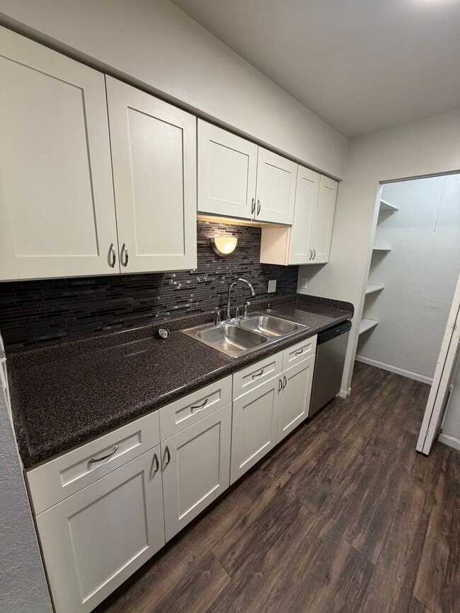 Photo - 305 W Locust St Unit 12