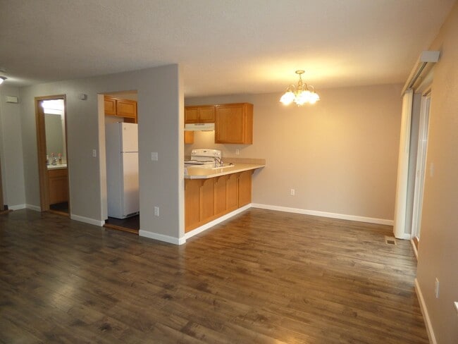 102/104/106 Rice LN