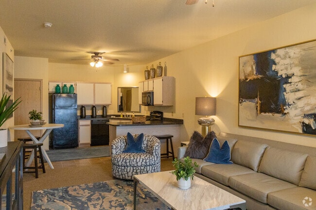 2BR, 2BA - 1093SF