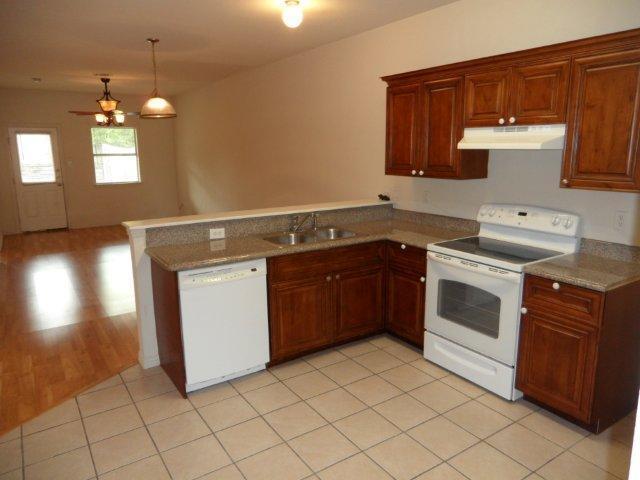 Building Photo - 3124-3126 Cherry Ln Unit 3126