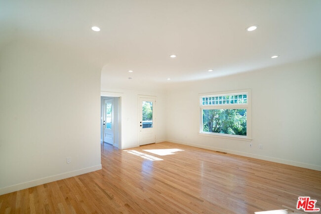 Photo - 802 E Kensington Rd House