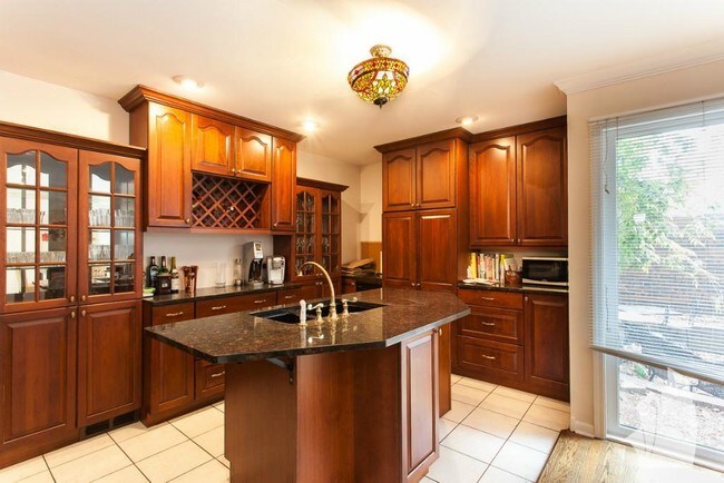 Photo - 3 bedroom in Chicago IL 60610 Unit 104