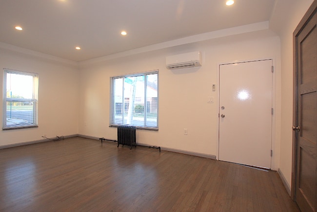 Photo - 1341 Crane St