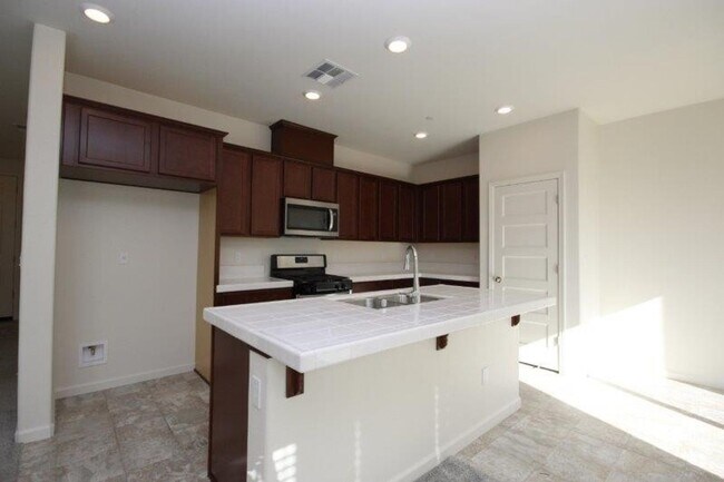 Photo - Gated 3 Bedroom 2.5 Bath in Elk Grove, 95757