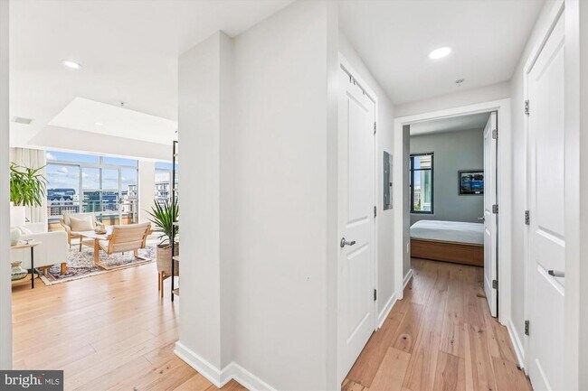 Photo - 475 K St NW Unidad 1116
