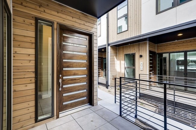 Beautiful Modern Townhomes for Rent - Beautiful Modern Townhomes for Rent