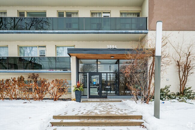Entrance - 3894 Bathurst St