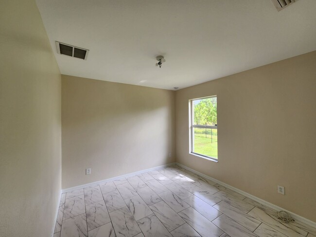 HALF OFF FIRST MONTH!!! Huge 4 bedroom/Greenbriar Area.