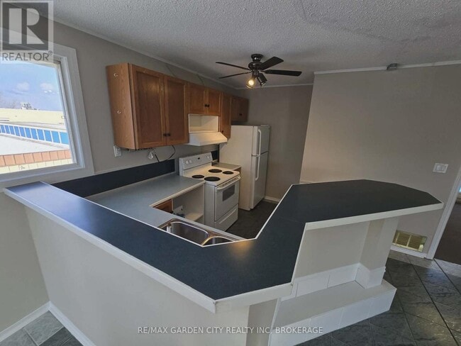 Photo - 215 Roberts Rd