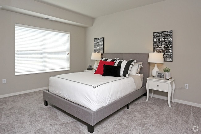 2BR, 2BA - Carver