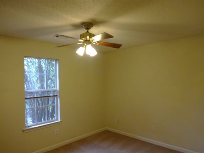 Photo - 241 Fairbrook Ln