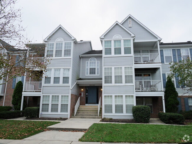 Building Photo - 2 Bedroom Condominium Located in Stonegate... Unit 8