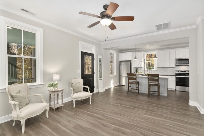 Photo - 520 Motorcycle Rd