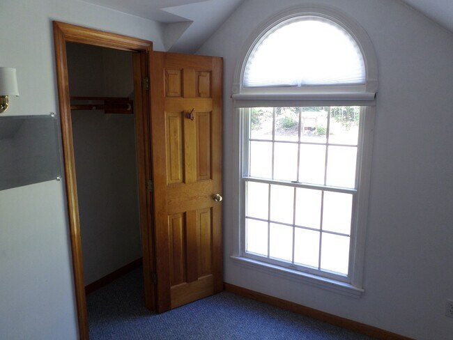 Photo - 188 Flaggy Meadow Rd Unit 1 Br. Apt.